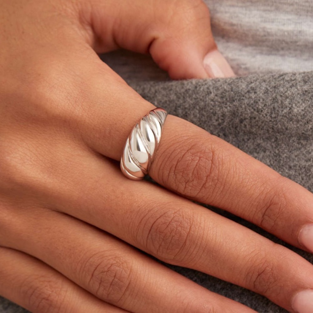 Mejuri Croissant Dome Ring - Silver